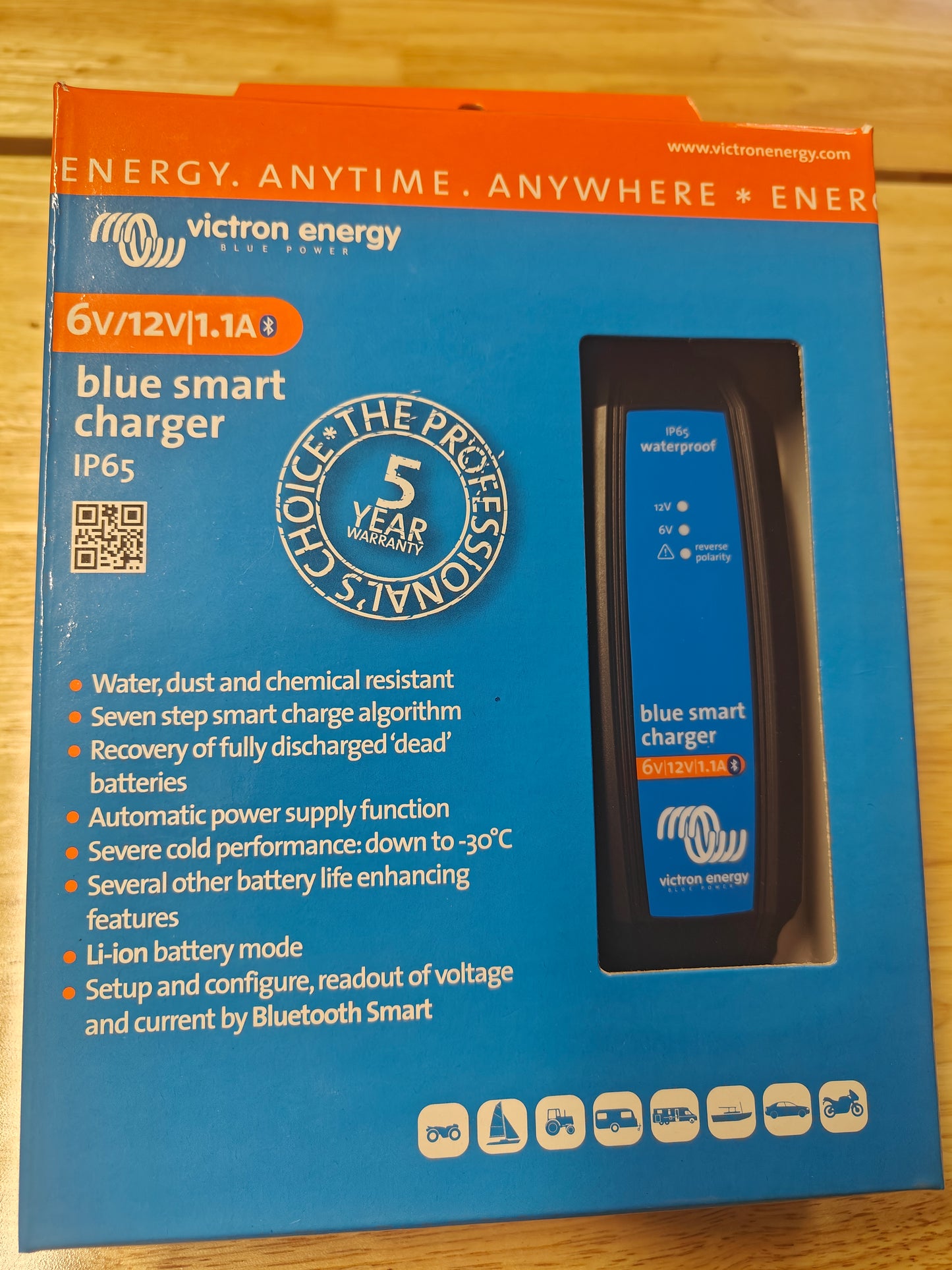 Victron BPC120134124R Blue Smart IP65 Charger 6V/12V-1,1 120V NEMA 1-15 Retail