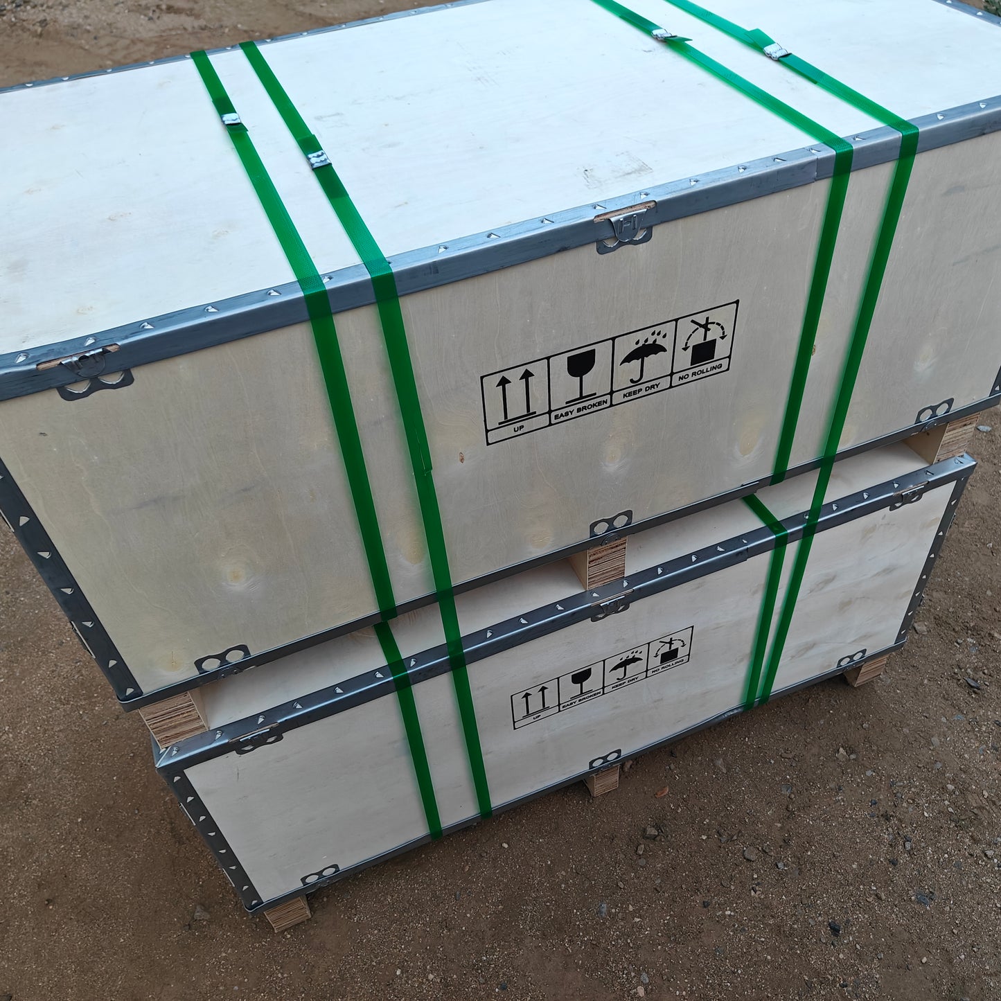 Vertical 51.2V 300Ah 15kWh LiFePO4 Battery with Heater
