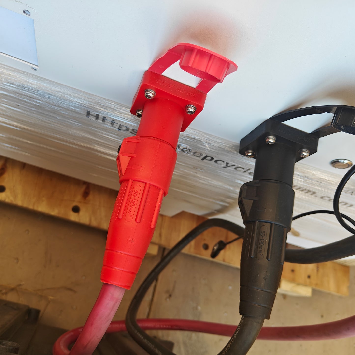 Pallet Sized LFP IP 67 Lithium battery pack - 51.2V 1120ah 57.3 Kwh - 400A Discharge